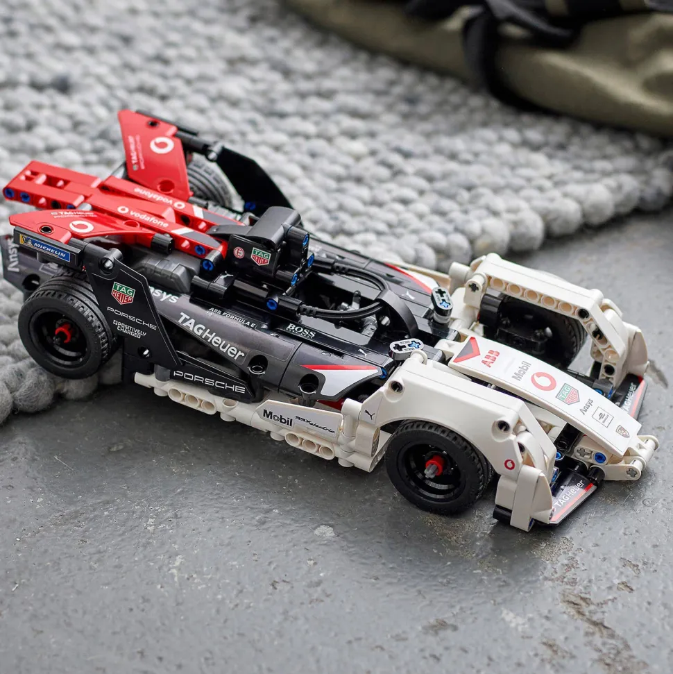 Lego Technic Formula E Porsche 99X Electric 42137